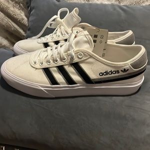 Delpala 'White Black'
Adidas
, 
Sneakers
, 
Delpala